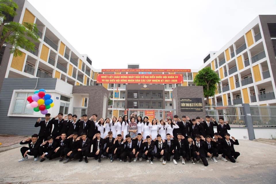 Học sinh khối 9 thế hệ học trò đầu tiên của THCS Phú Cường