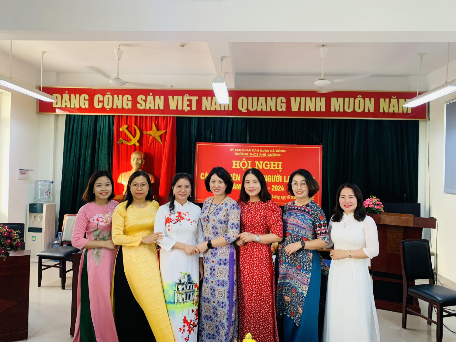 TRƯỜNG THCS PHÚ CƯỜNG TỔ CHỨC THÀNH CÔNG HỘI NGHỊ HỘI NGHỊ CÁN BỘ - VIÊN CHỨC - NGƯỜI LAO ĐỘNG NĂM HỌC 2023-2024