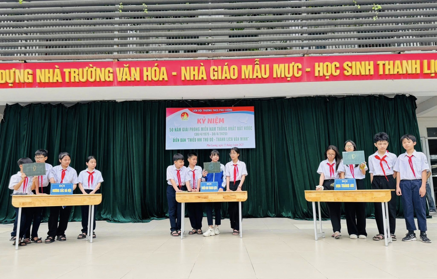 3 đội thi gồm những gương mặt học sinh tiêu biểu đến từ các lớp: 6A1, 6A2, 6A3
